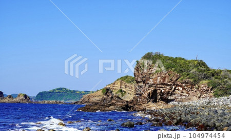 長崎県壱岐の地殻変動の様子がわかる岬の断層 長崎県壱岐の地殻変動の様子がわかる岬の断層 104974454