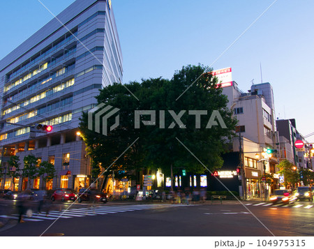 【東京都】広尾夕景 広尾橋交差点(2023年7月) 【東京都】広尾夕景 広尾橋交差点(2023年7月) 104975315