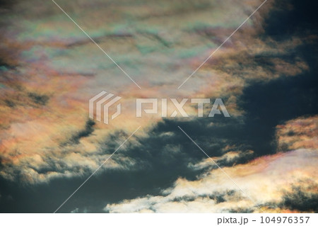 冬空に現れた彩雲・望遠・空限定・221211pm 冬空に現れた彩雲・望遠・空限定・221211pm 104976357