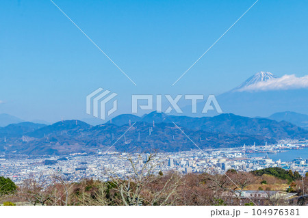 【静岡の景観】日本平からの眺望（富士山） 104976381