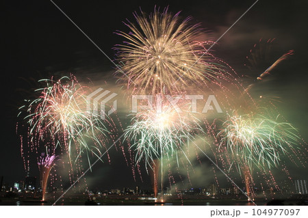 足立の花火:2019年(荒川土手:東京都足立区) 足立の花火:2019年(荒川土手:東京都足立区) 104977097