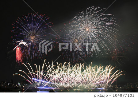 足立の花火:2019年(荒川土手:東京都足立区) 足立の花火:2019年(荒川土手:東京都足立区) 104977103