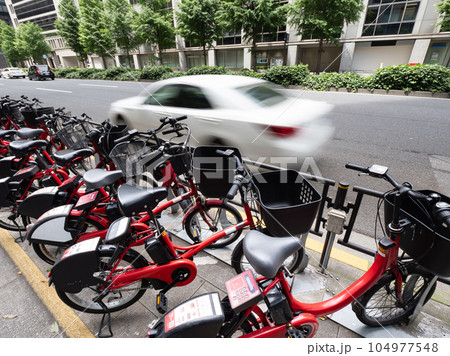 東京・丸の内にある自転車シェアリングのサイクルポート 東京・丸の内にある自転車シェアリングのサイクルポート 104977548