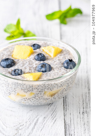 Chia pudding with mango Chia pudding with mango 104977969