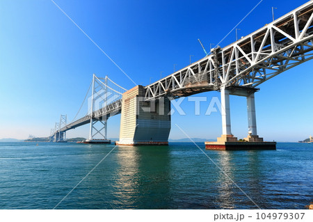 【香川県】瀬戸大橋記念公園から見た（瀬戸大橋） 104979307