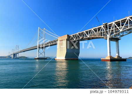 【香川県】瀬戸大橋記念公園から見た（瀬戸大橋） 104979311