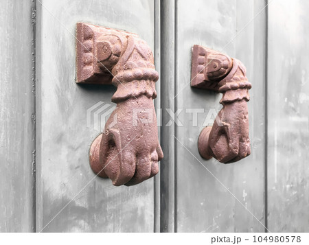 Hand knockers 104980578