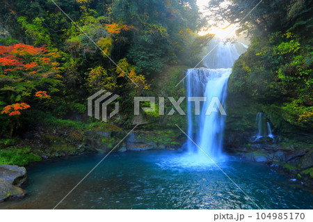 光さす秋の慈恩の滝（玖珠町・天瀬町） 104985170