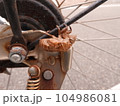 セミの抜け殻と自転車4 104986081