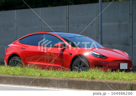 赤いスポーツカー　イメージ 104986280