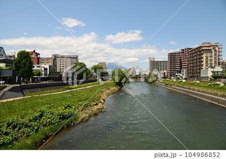盛岡の春 北上川沿いの風景 104986852