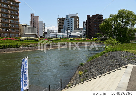 盛岡の春 北上川沿いの風景 盛岡の春 北上川沿いの風景 104986860