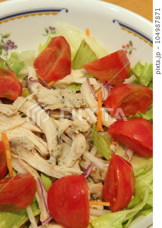 ハーブチキンサラダ 104987871