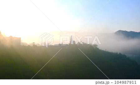 朝日に輝く絶景風景 朝日に輝く絶景風景 104987911