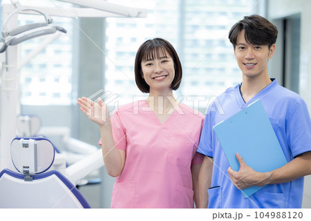 歯科医のポートレート 歯科医のポートレート 104988120