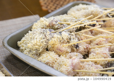 串カツの下準備 串カツの下準備 104990419