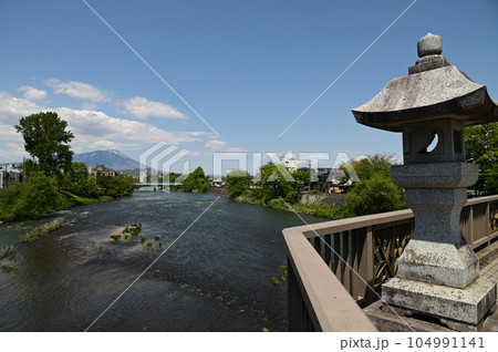 盛岡の春 夕顔瀬橋から見える岩手山 盛岡の春 夕顔瀬橋から見える岩手山 104991141