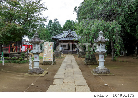 勝負運に効くされる境町にある伏木香取神社拝殿 勝負運に効くされる境町にある伏木香取神社拝殿 104991175