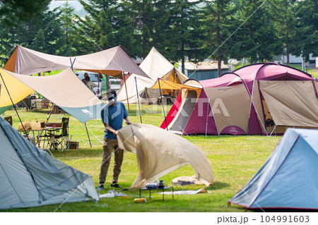 上富良野　日の出公園　キャンプ場　テント組み立て 104991603