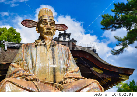 京都　豊国神社　豊臣秀吉像と唐門 104992992