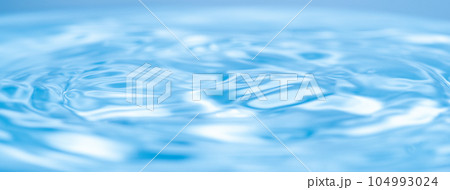 ブルーの透明感のある背景 ブルーの透明感のある背景 104993024