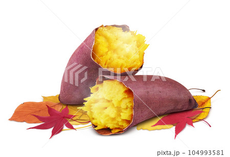 焼き芋と落ち葉のイラスト リアル 104993581