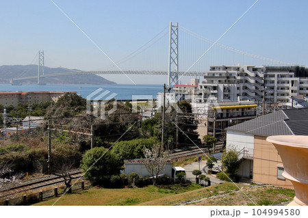 明石海峡大橋を五色塚古墳から山陽電鉄霞ヶ丘駅東側越しに望む 明石海峡大橋を五色塚古墳から山陽電鉄霞ヶ丘駅東側越しに望む 104994580