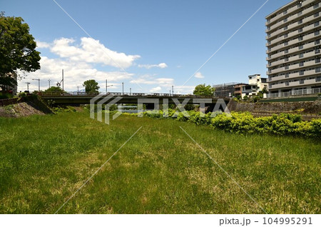 盛岡の春 北上川沿いの風景 104995291