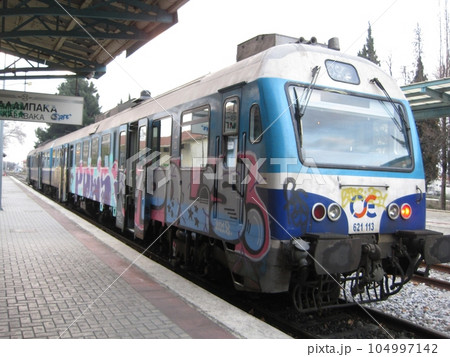 ギリシア カランバカ駅にて ギリシア カランバカ駅にて 104997142