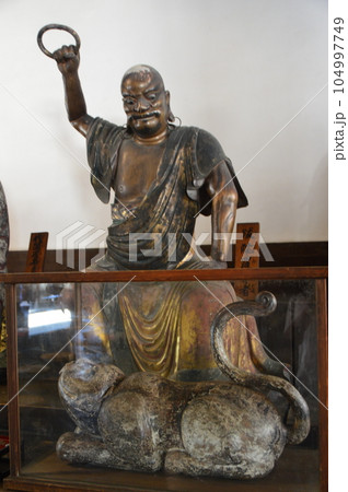 「跋陀羅(ばだら)尊者」の木像（萬福寺･大雄宝殿／京都府宇治市五ケ庄三番割34） 104997749