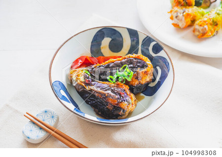 肉詰め茄子の挟み揚げ 肉詰め茄子の挟み揚げ 104998308