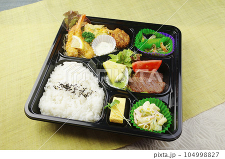松阪肉の入った弁当 104998827