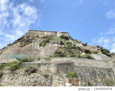 青空に映える軍艦島 青空に映える軍艦島 104999459