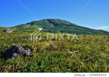 鳥海山の八丁坂からの外輪山 104999939