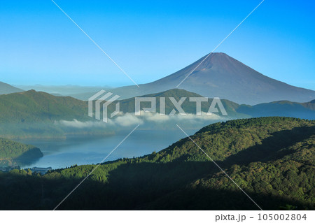 秋の大観山から望む芦ノ湖と富士山 秋の大観山から望む芦ノ湖と富士山 105002804