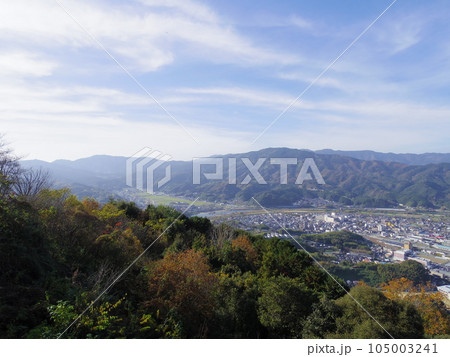 冨士山より望む大洲盆地(愛媛県大洲市) 冨士山より望む大洲盆地(愛媛県大洲市) 105003241