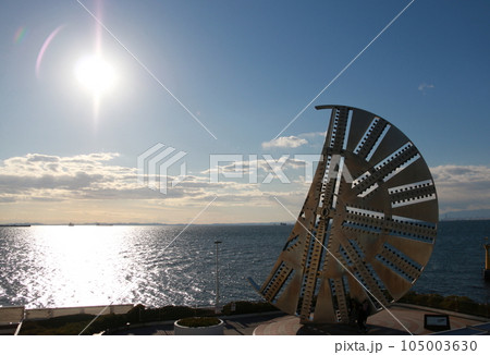 海ほたるのカッターフェイスから見る夕日 海ほたるのカッターフェイスから見る夕日 105003630