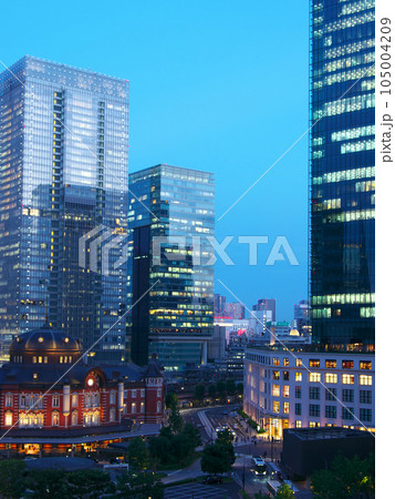 【東京都   千代田区・中央区】　東京駅～京橋の夕景　都市景観（2023年7月） 105004209