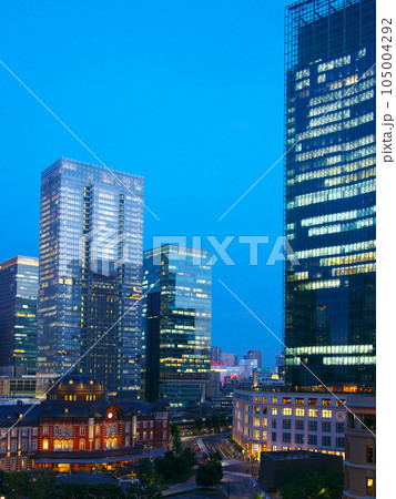 【東京都   千代田区・中央区】　東京駅～京橋の夕景　都市景観（2023年7月） 105004292