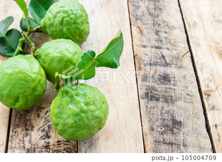 Bergamot on wooden table, (Kaffir lime) Bergamot on wooden table, (Kaffir lime) 105004709