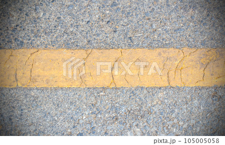 yellow line on the road texture 105005058