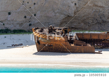 Navagio beach with the famous wrecked ship in Zante-Zakynthos, Greece Navagio beach with the famous wrecked ship in Zante-Zakynthos, Greece 105005910