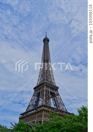 イエナ橋側から望むエッフェル塔／パリ・フランス 105006118