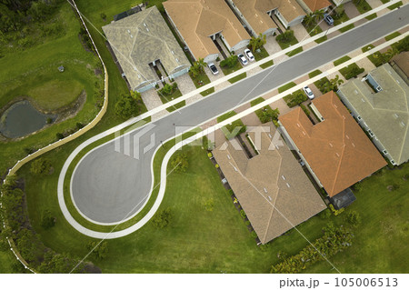 Aerial view of cul de sac at neighbourhood road dead end with densely built homes in Florida closed living area. Real estate development of family houses and infrastructure in american suburbs 105006513