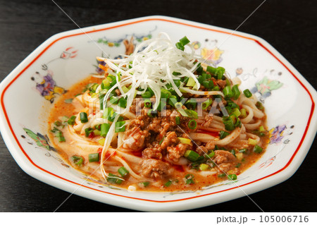 汁なし担々麺 105006716