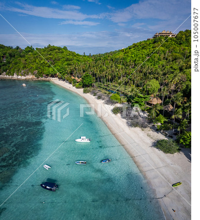 Aerial view of Haad Tien Beach in shark bay, koh Tao, Thailand 105007677