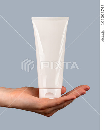 Cream tube mockup, blank cosmetic product, face care, cleansing gel package on hand palm 105008748