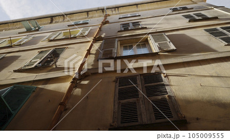 Worms eye slow motion shot of old town of Nice in spring 105009555