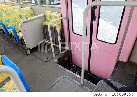 幼稚園バス(車内)　イメージ 105009659
