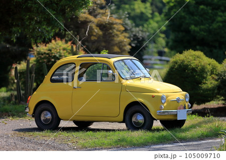 黄色いイタリア車　イメージ 105009710